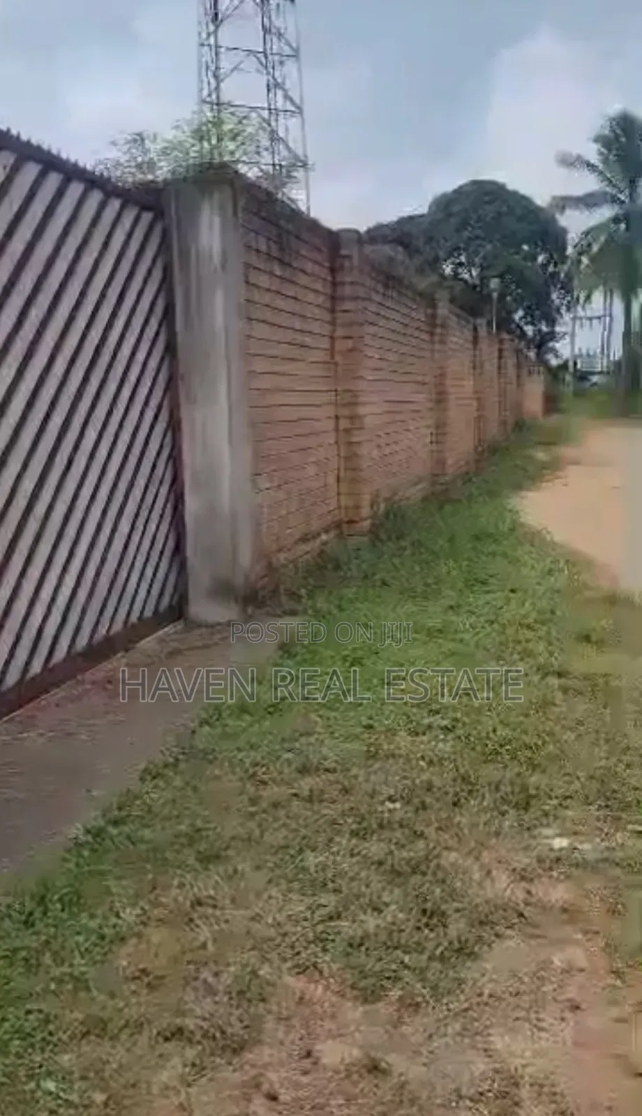 Yard Ya 2.15 Acees Inauzwa Kibaha Misugusugu in Kibaha