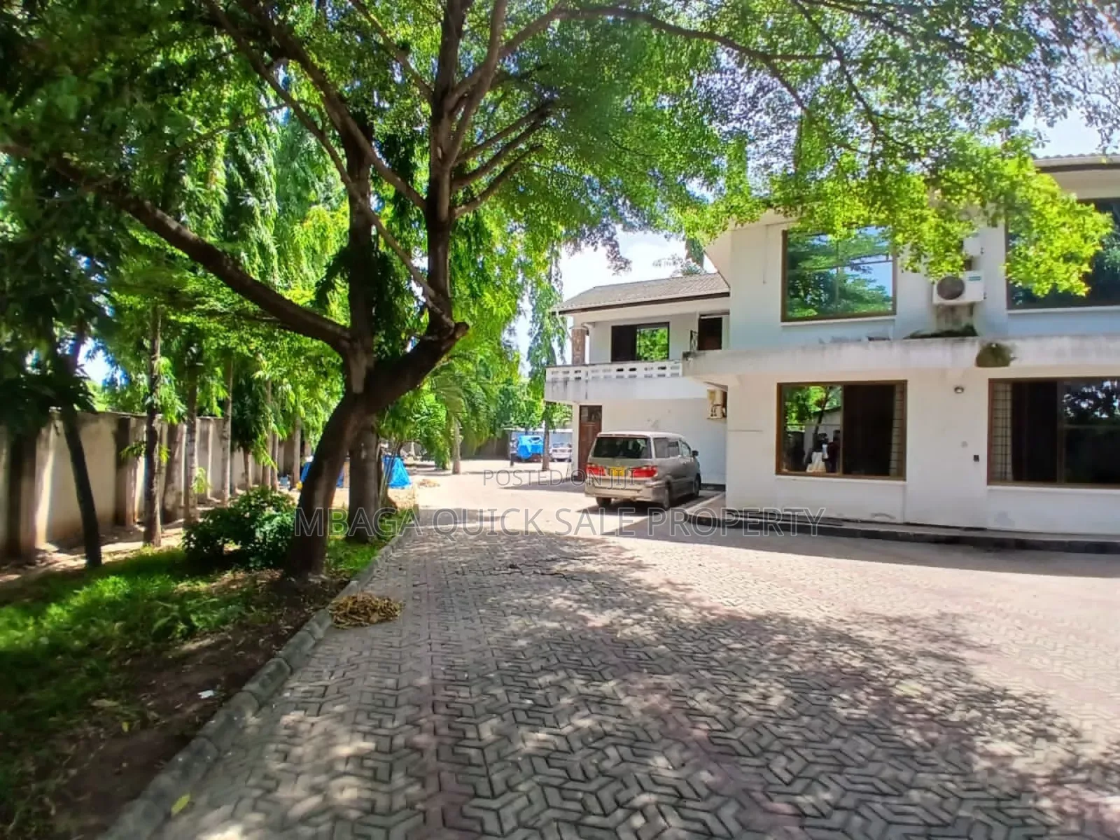 9bdrm House in Mikocheni for sale in Mikocheni