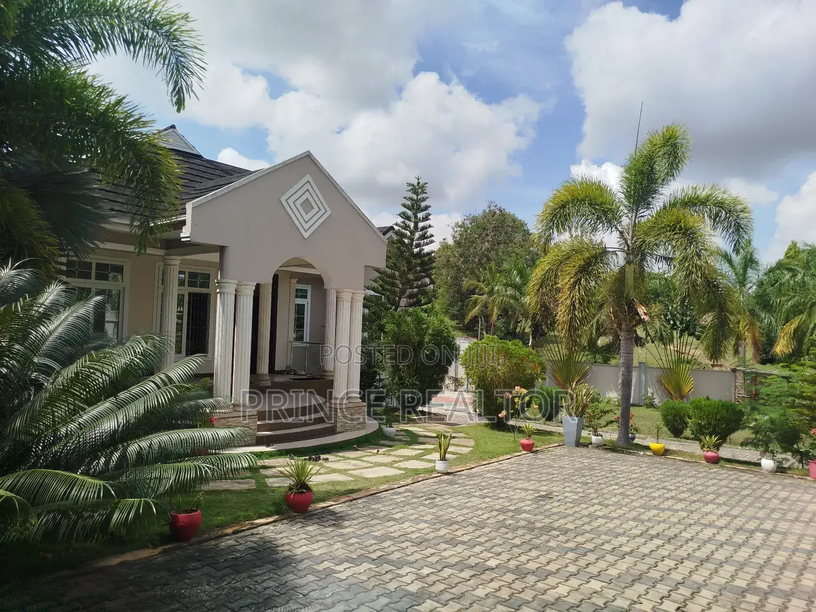 4bdrm Mansion in Goba, Kinondoni for sale in Kinondoni