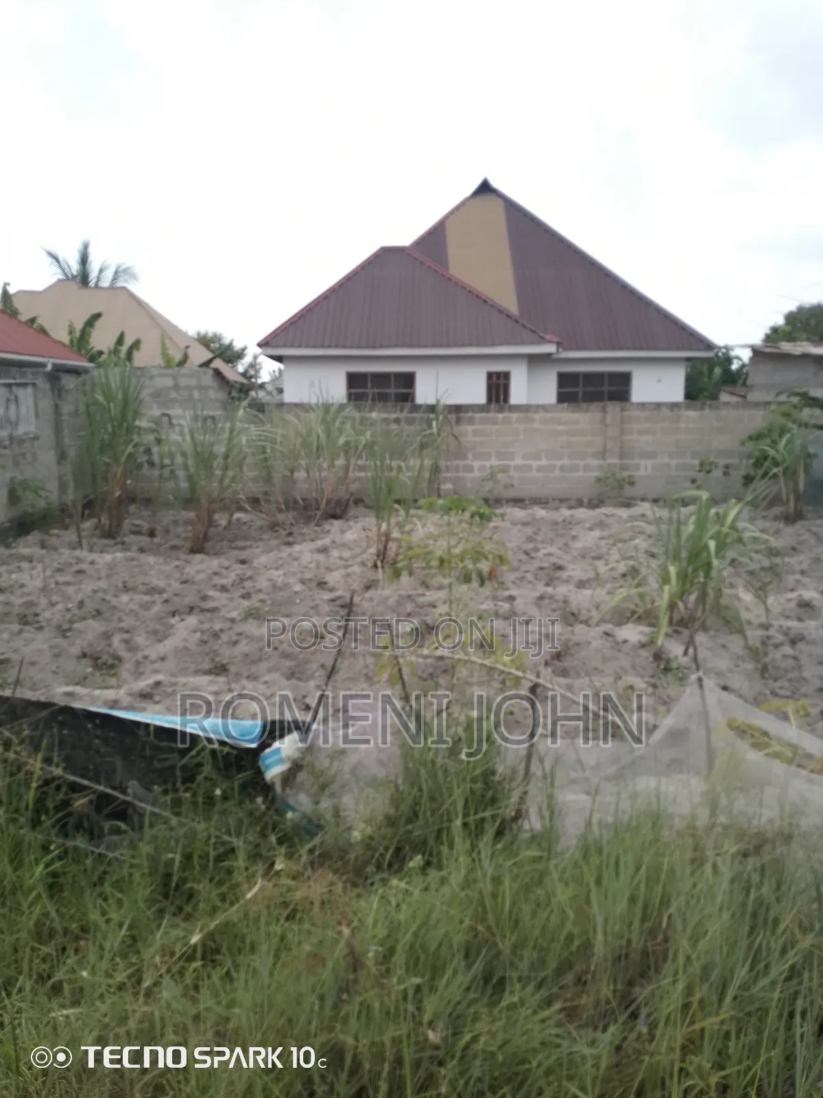 Kiwanja Kinauzwa Milioni 9.5 Gongolamboto Majohe Chuo Rada. in Ilala