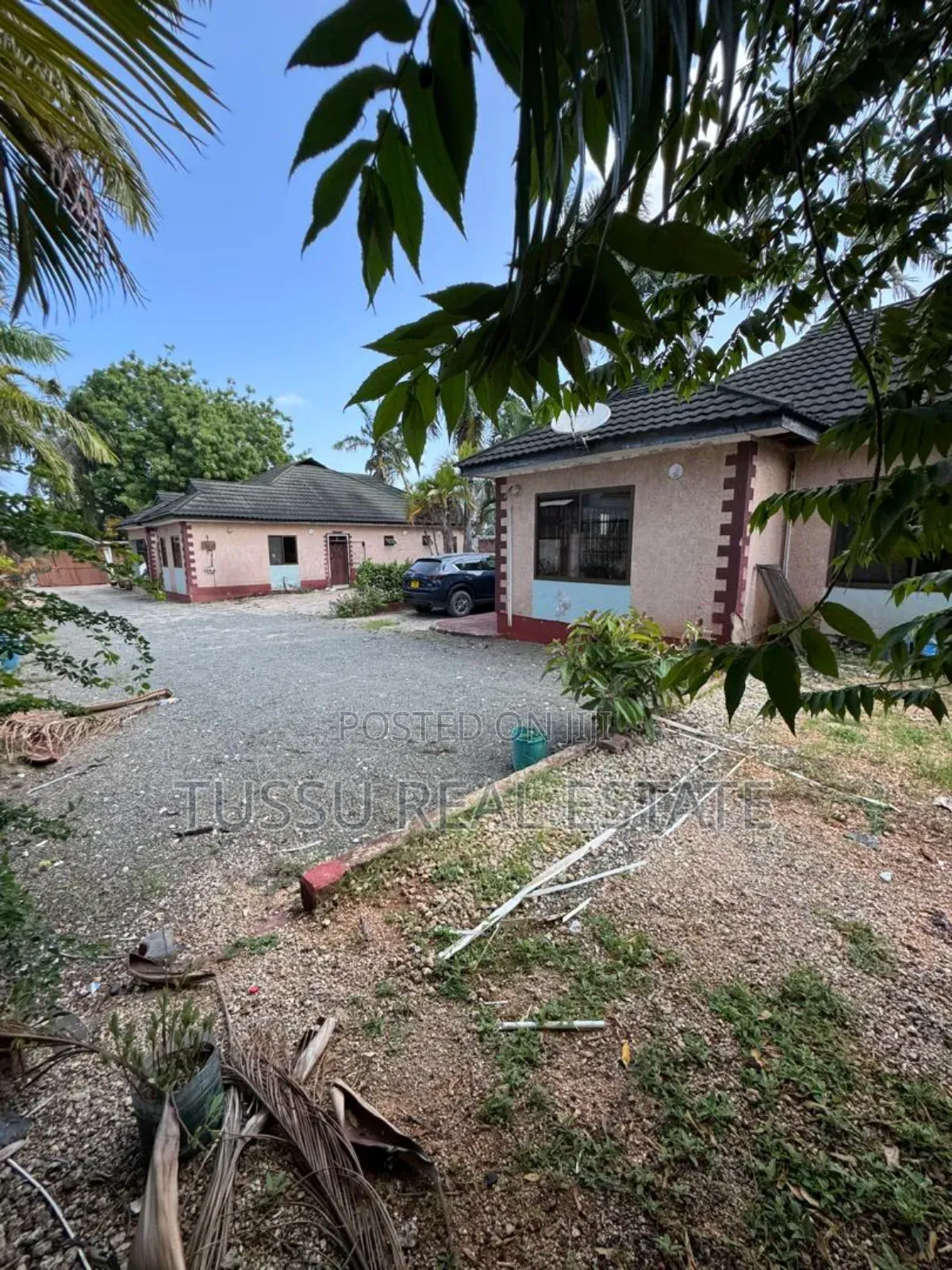 8bdrm House in Mbezibeach for sale in Mbezi Beach