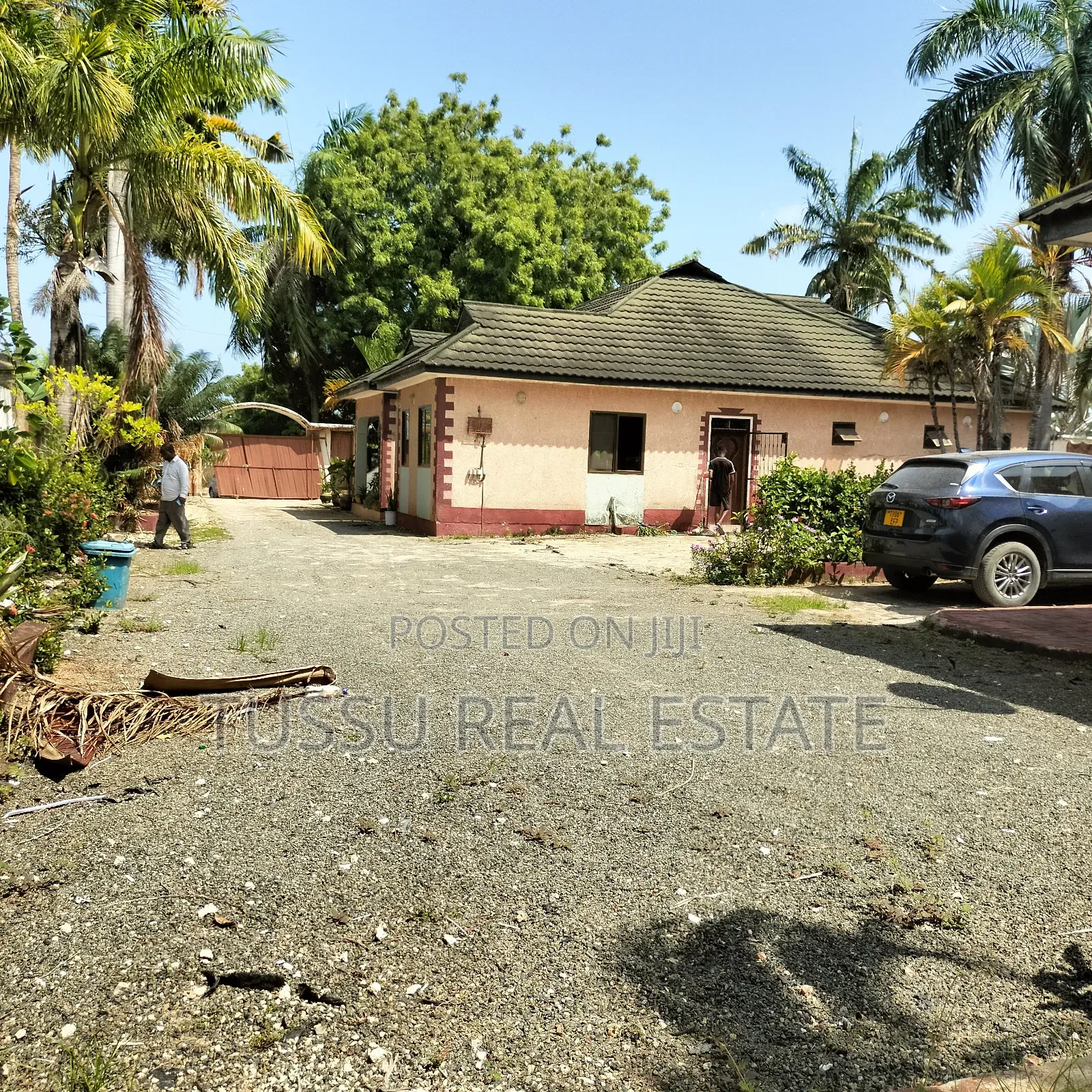 8bdrm House in Mbezibeach for sale in Mbezi Beach