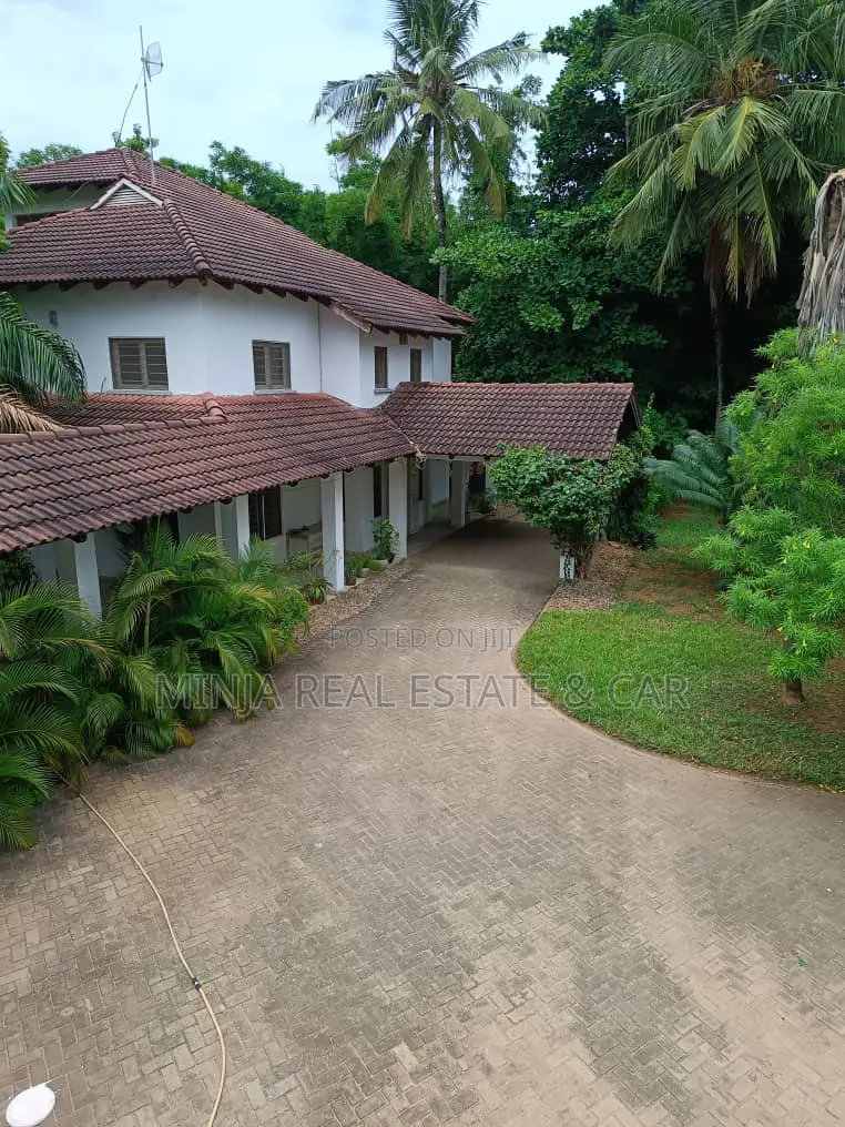 8bdrm House in Masaki for rent in Masaki