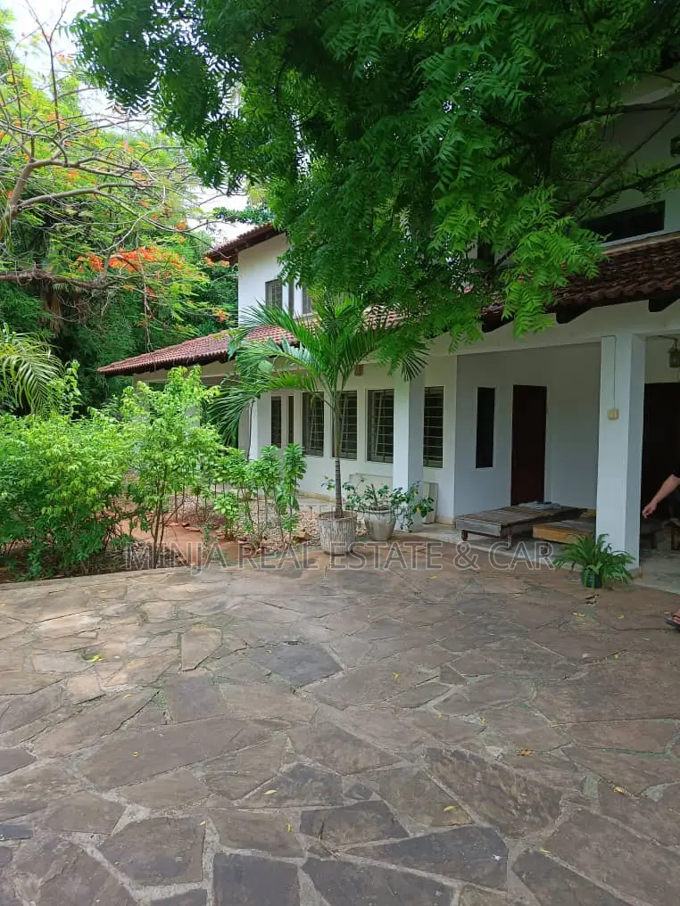 8bdrm House in Masaki for rent in Masaki