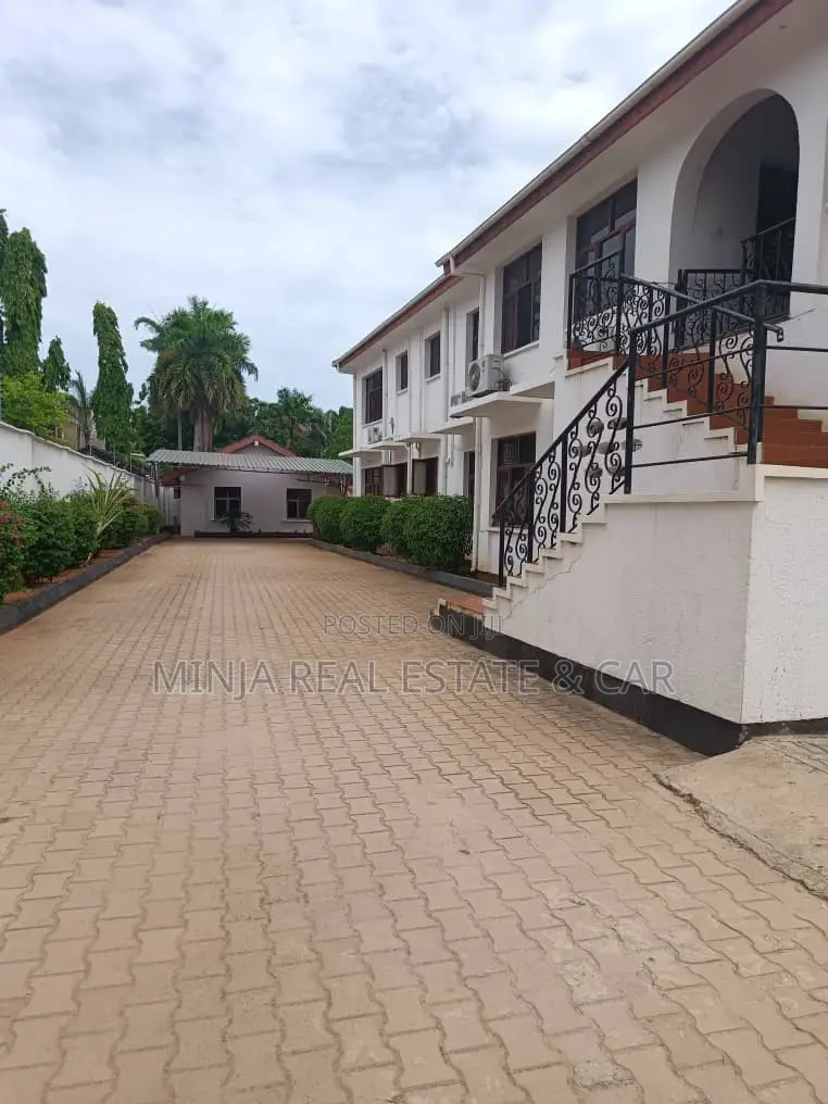 11bdrm House in Masaki for rent in Masaki