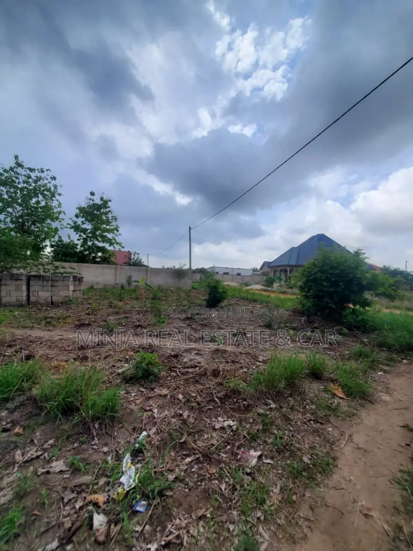 Kiwanja Kinauzwa Madale Msigani in Goba