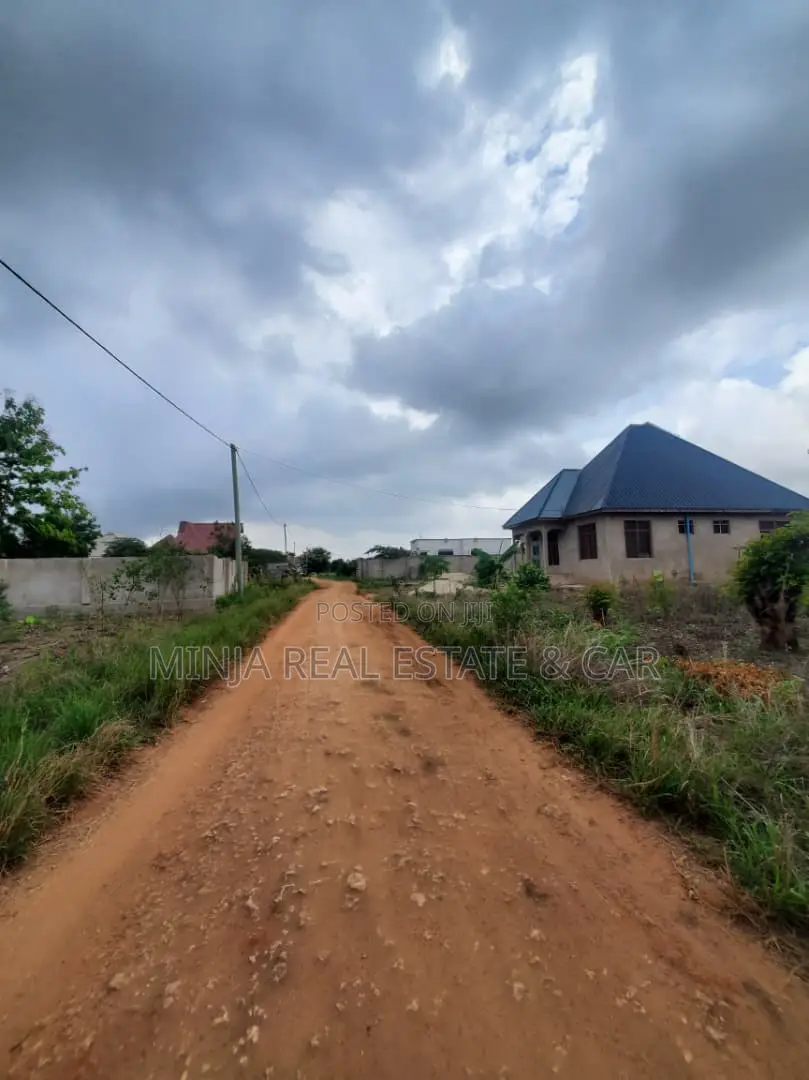 Kiwanja Kinauzwa Madale Msigani in Goba