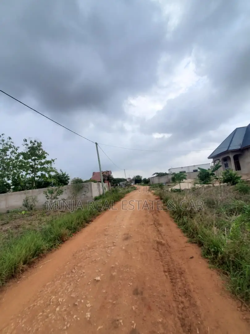 Kiwanja Kinauzwa Madale Msigani in Goba