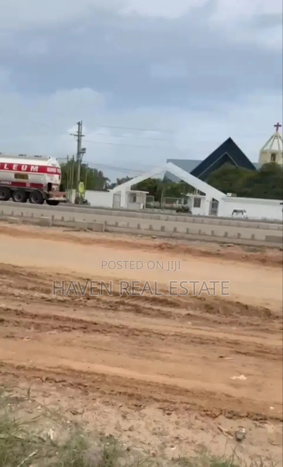 Commercial Plot Inatizama Main Road Inauzwa Mbezi Beach in Mbezi Beach