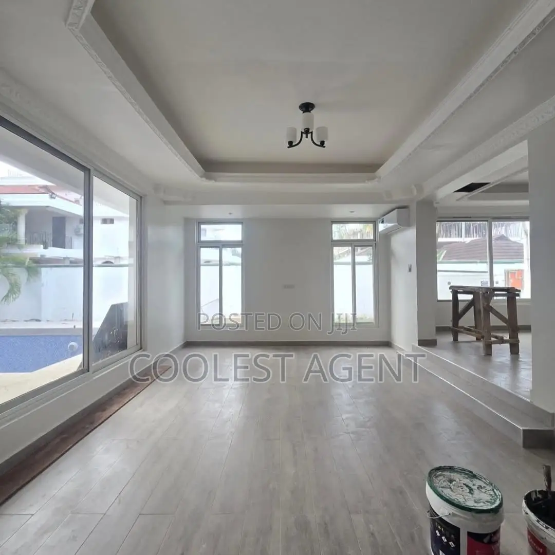 5bdrm Duplex in Coolest Estate, Oyster Bay for rent in Oyster Bay