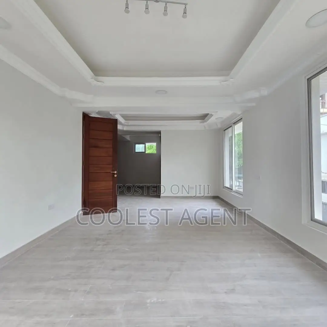 5bdrm Duplex in Coolest Estate, Oyster Bay for rent in Oyster Bay