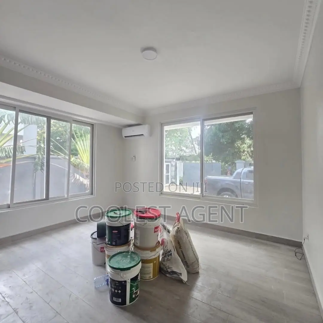 5bdrm Duplex in Coolest Estate, Oyster Bay for rent in Oyster Bay