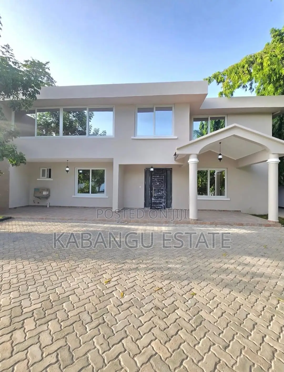 Furnished 5bdrm Villa in Kawebeach for rent in Kawe