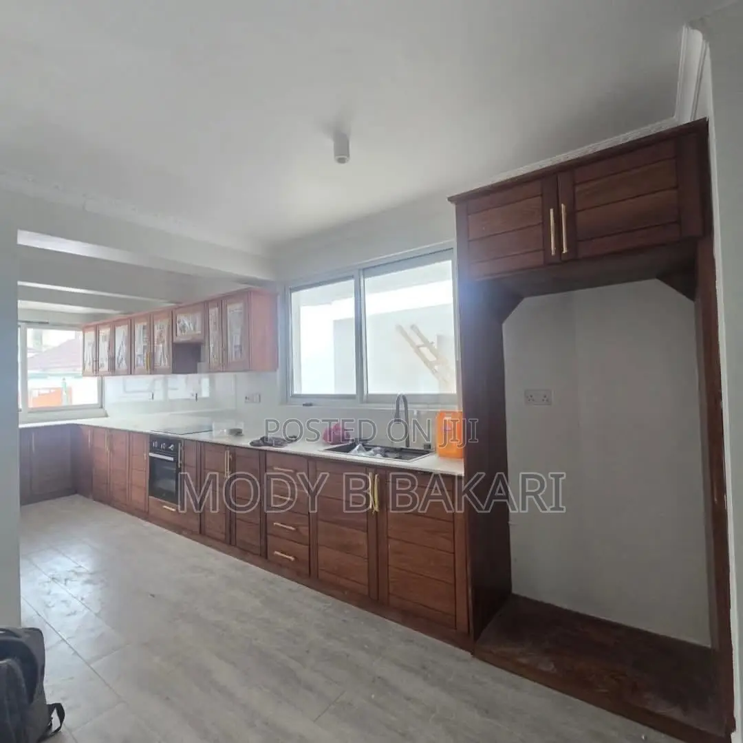 5bdrm House in Oyster Bay for rent in Oyster Bay