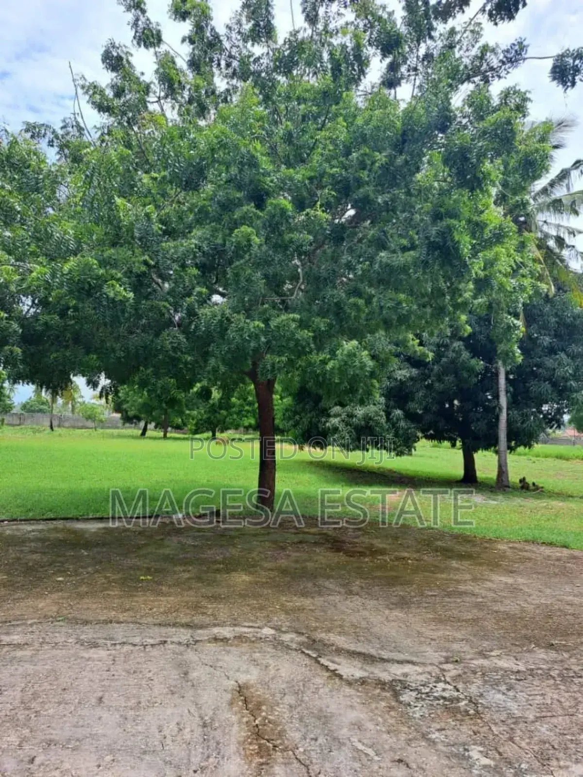 5bdrm House in Kigamboni Kibugumo for sale in Kigamboni