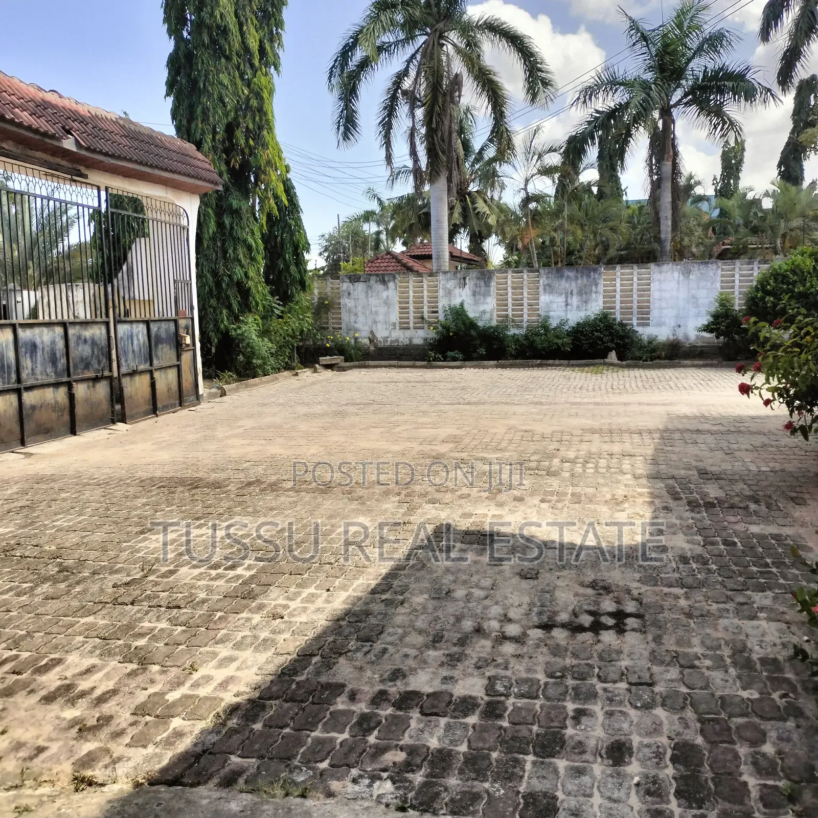 7bdrm House in Mbezibeach Kwa for sale in Mbezi Beach