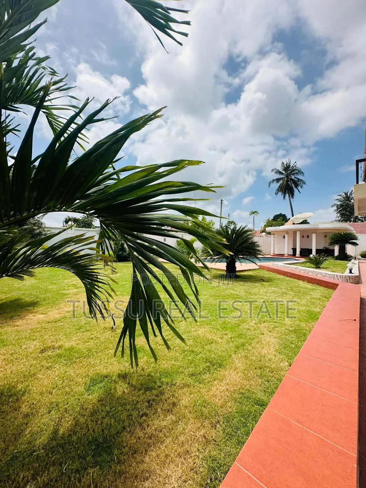 5bdrm House in Mbezibeach Shule for sale in Mbezi Beach