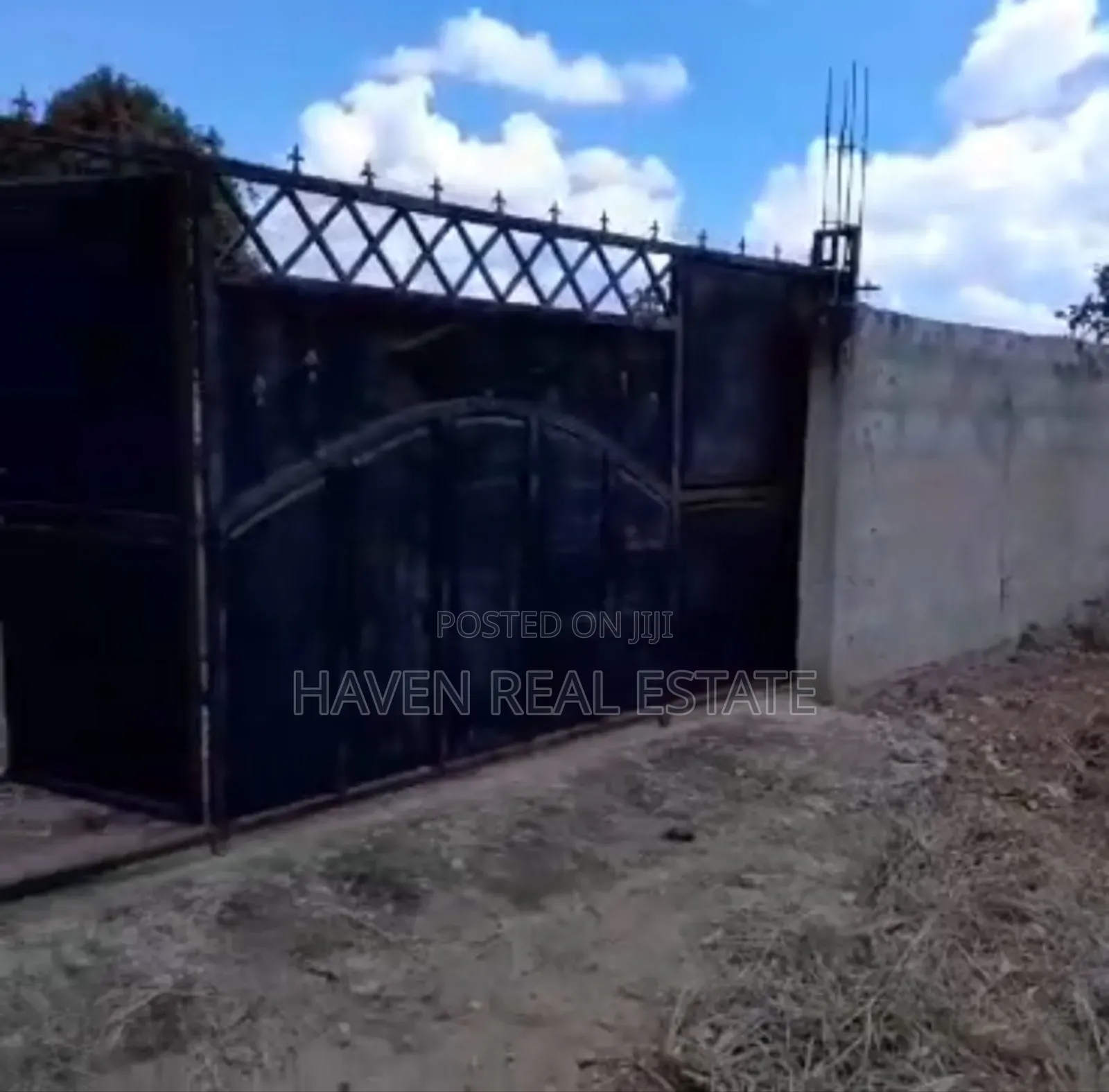 *Eneo La Ekari 3 Zenye Fence Linauzwa Msanga Zalala, Chanika* in Chanika