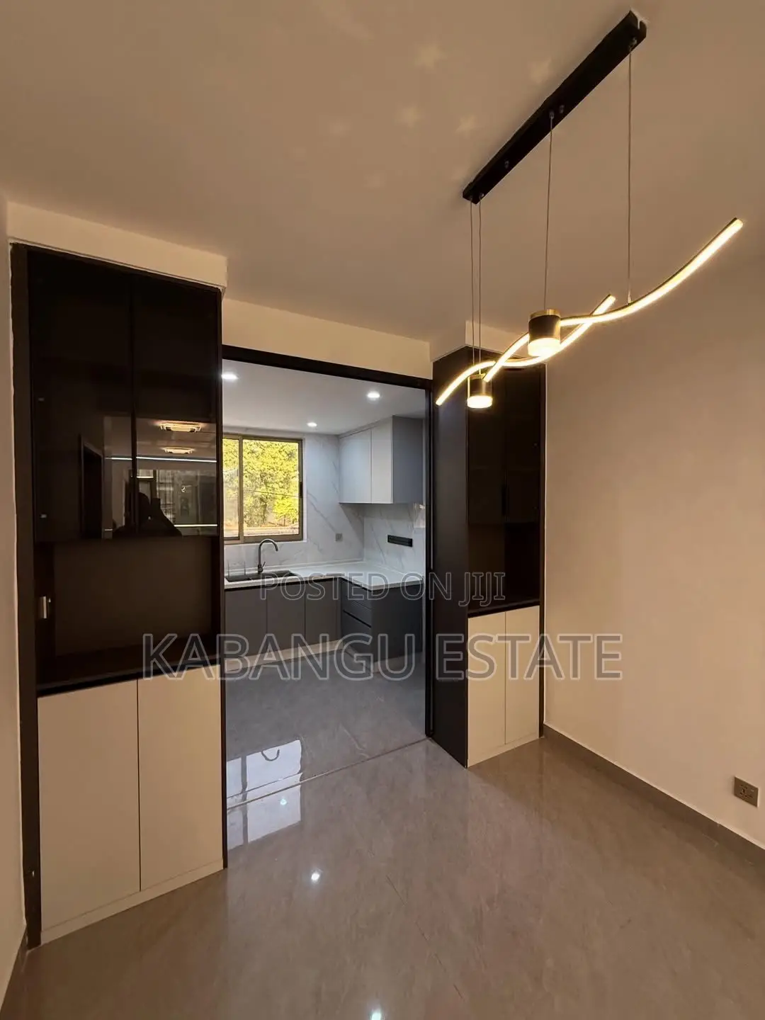 3bdrm Apartment in Oysterbay for sale in Oyster Bay