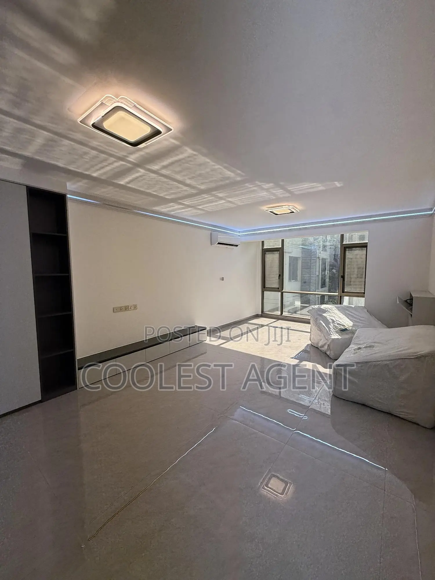 3bdrm Apartment in Coolest Estate, Oyster Bay for sale in Oyster Bay