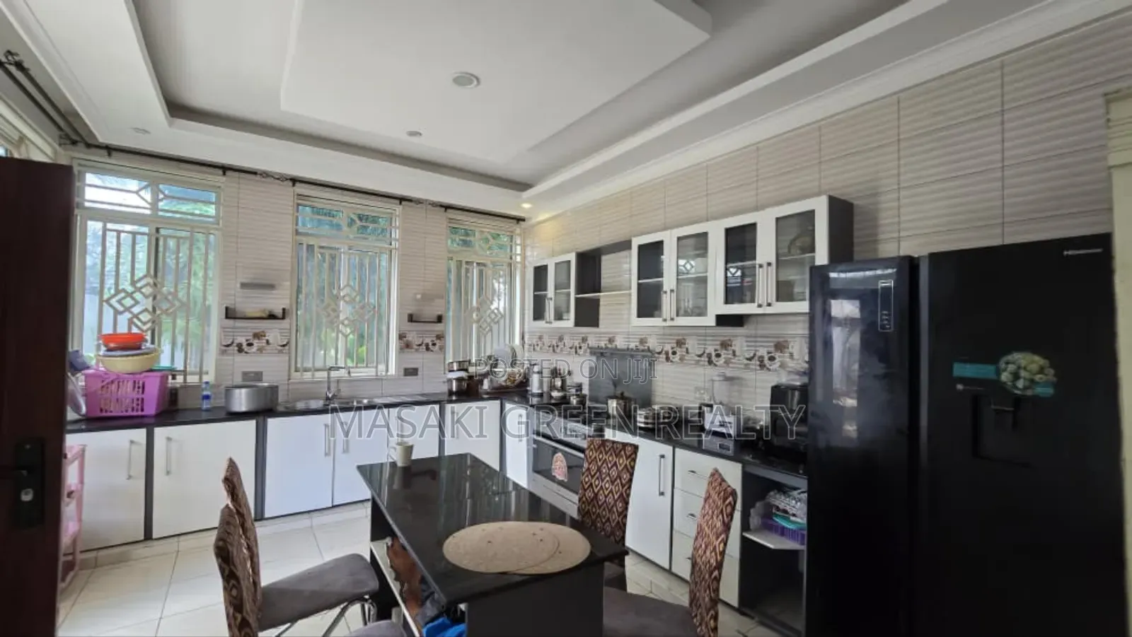 3bdrm House in Kwa Mwalimu, Mbezi Beach for sale in Mbezi Beach
