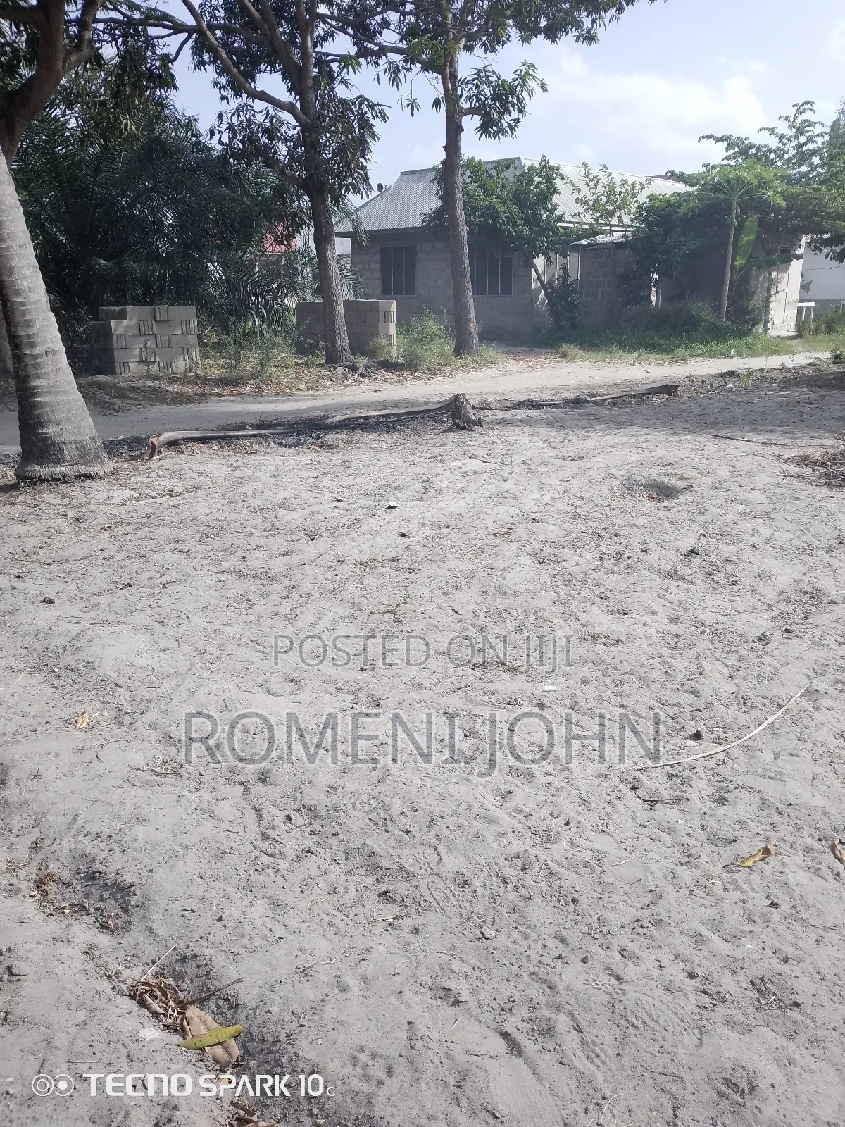 Kiwanja Sqmita 300 Kinauzwa Milioni 5.8 Majohe Chuo Rada. in Ilala