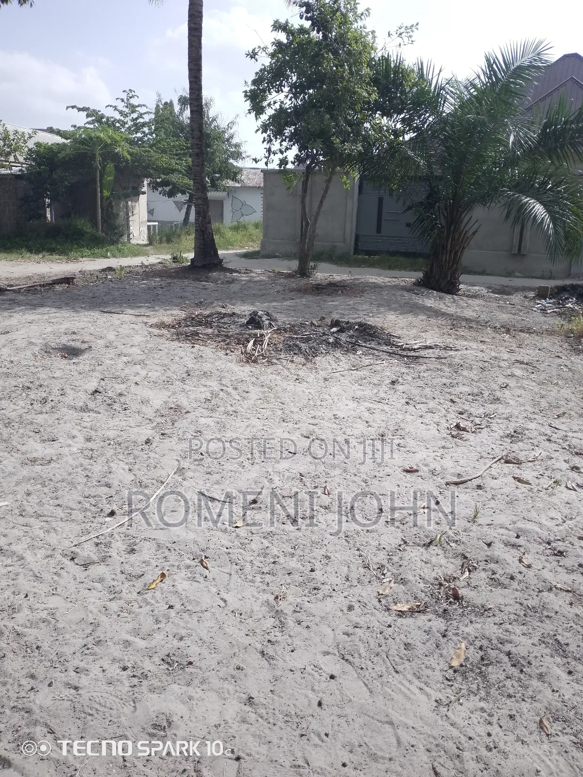 Kiwanja Sqmita 300 Kinauzwa Milioni 5.8 Majohe Chuo Rada. in Ilala