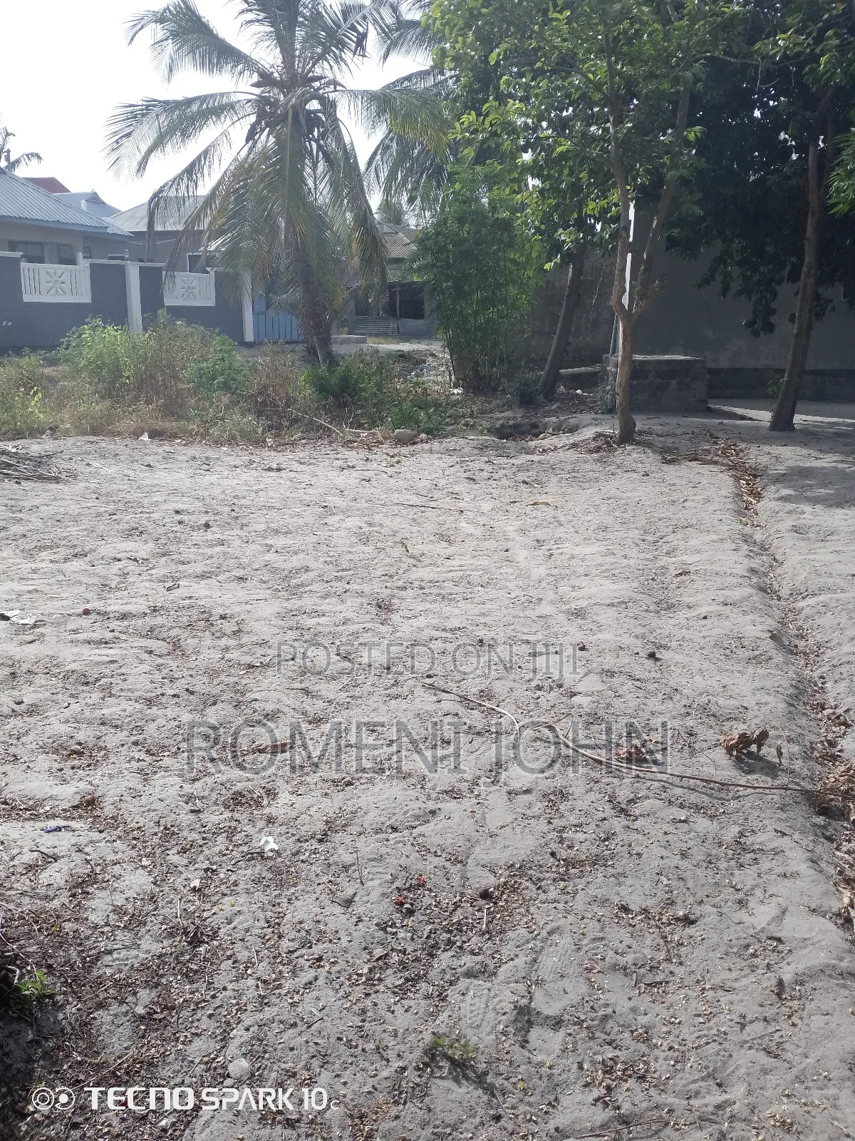 Kiwanja Sqmita 300 Kinauzwa Milioni 5.8 Majohe Chuo Rada. in Ilala