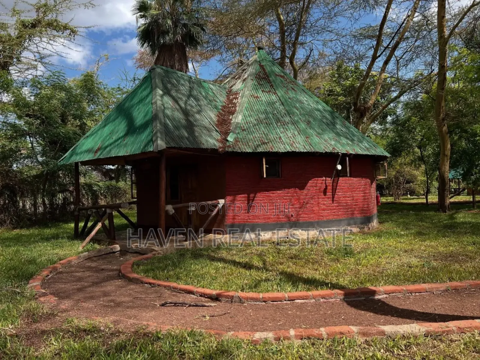 *9.8 Acres Lodge Campsite for Sale in Mto Wa Mbu, Arusha* in Arusha