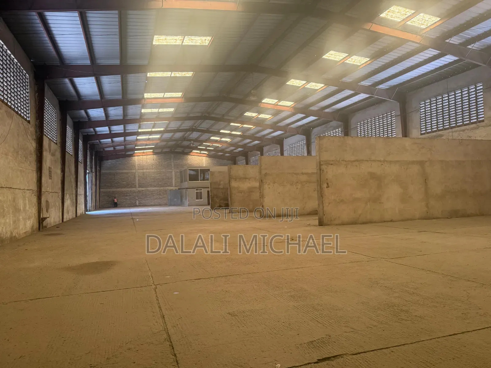 Godown for Rent Mandela Road in Tabata