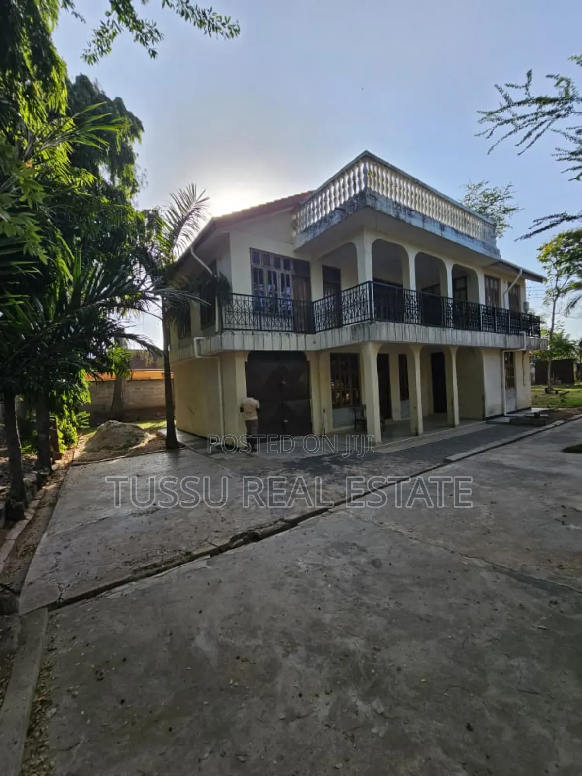 5bdrm House in Mbezibeach Shopers, Kinondoni for sale in Kinondoni