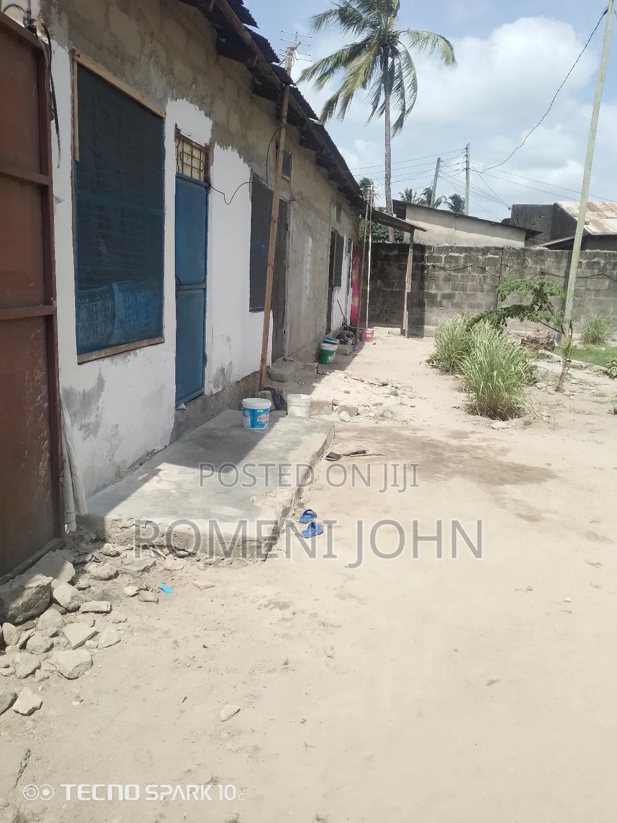 Eneo La Kibiashara Sqmita 2000 Linauzwa Milioni 180 Ukonga Mazizini. in Ilala