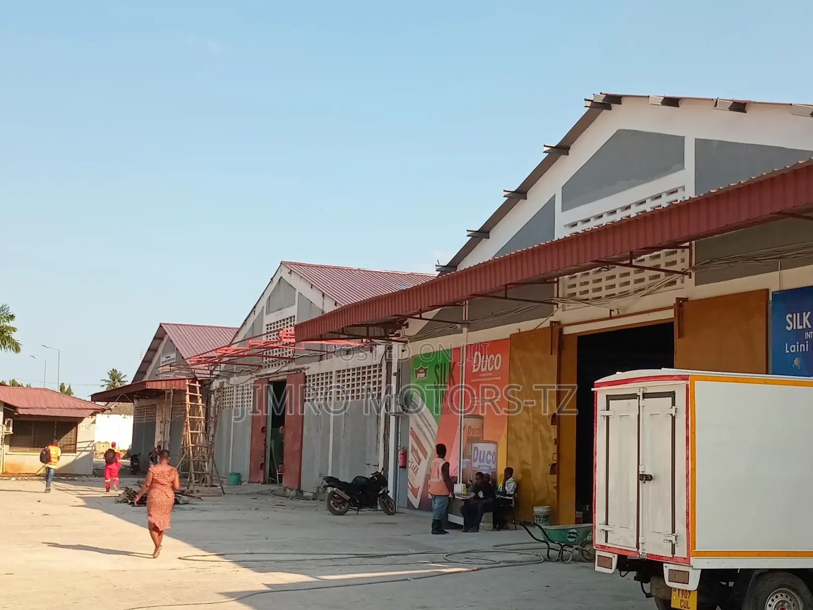1) Eneo Linaukubwa Wa Sq,M.18000, 2)Godown Zipo 5 at L in Mikocheni