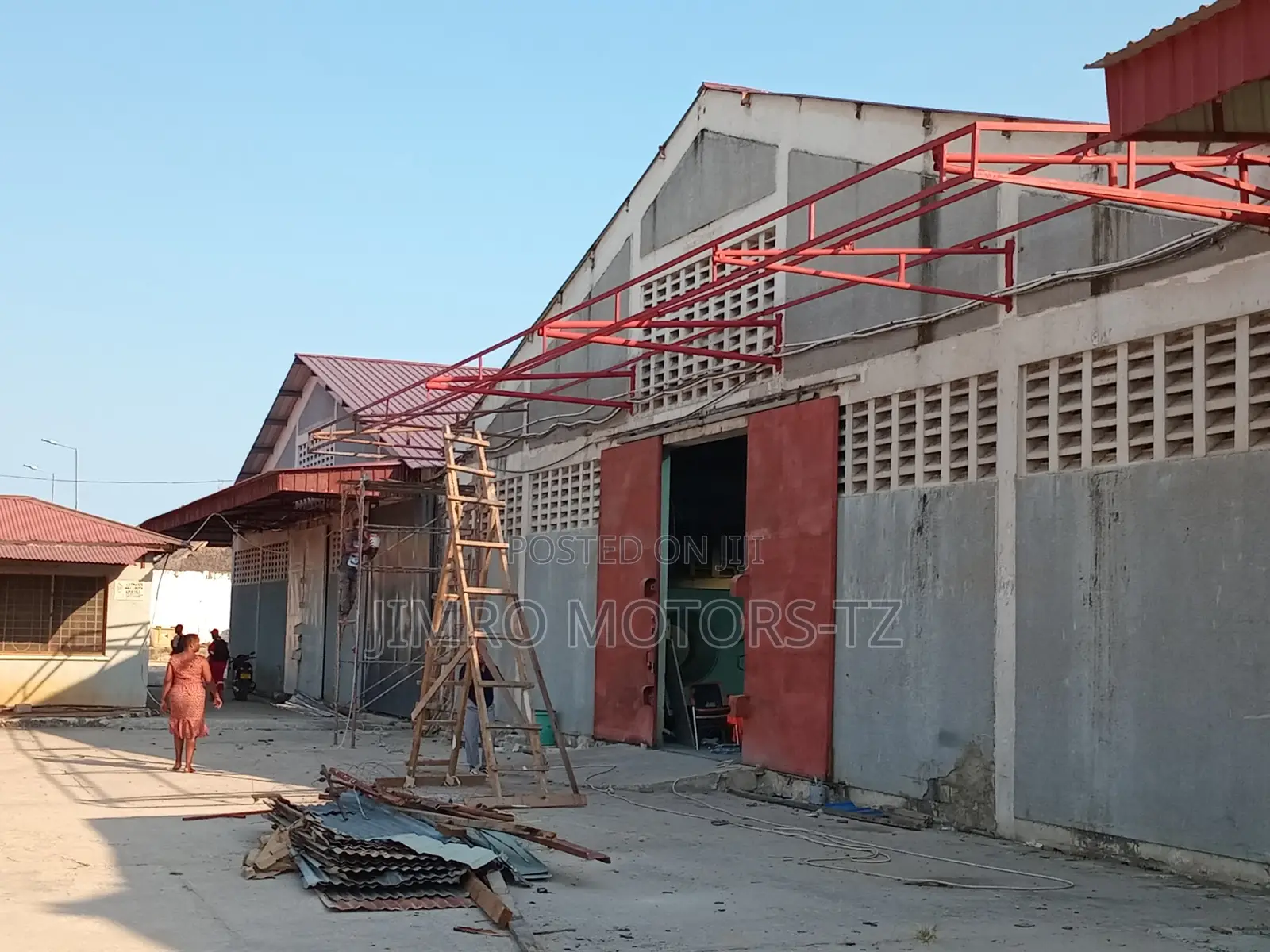 1) Eneo Linaukubwa Wa Sq,M.18000, 2)Godown Zipo 5 at L in Mikocheni
