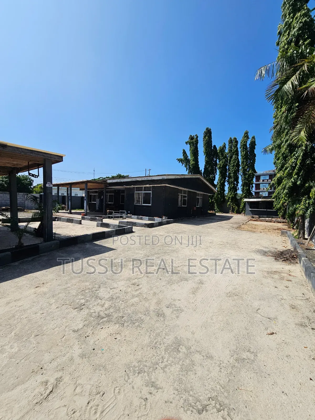 Plot/Old House for Sale in Mikochen A in Mikocheni