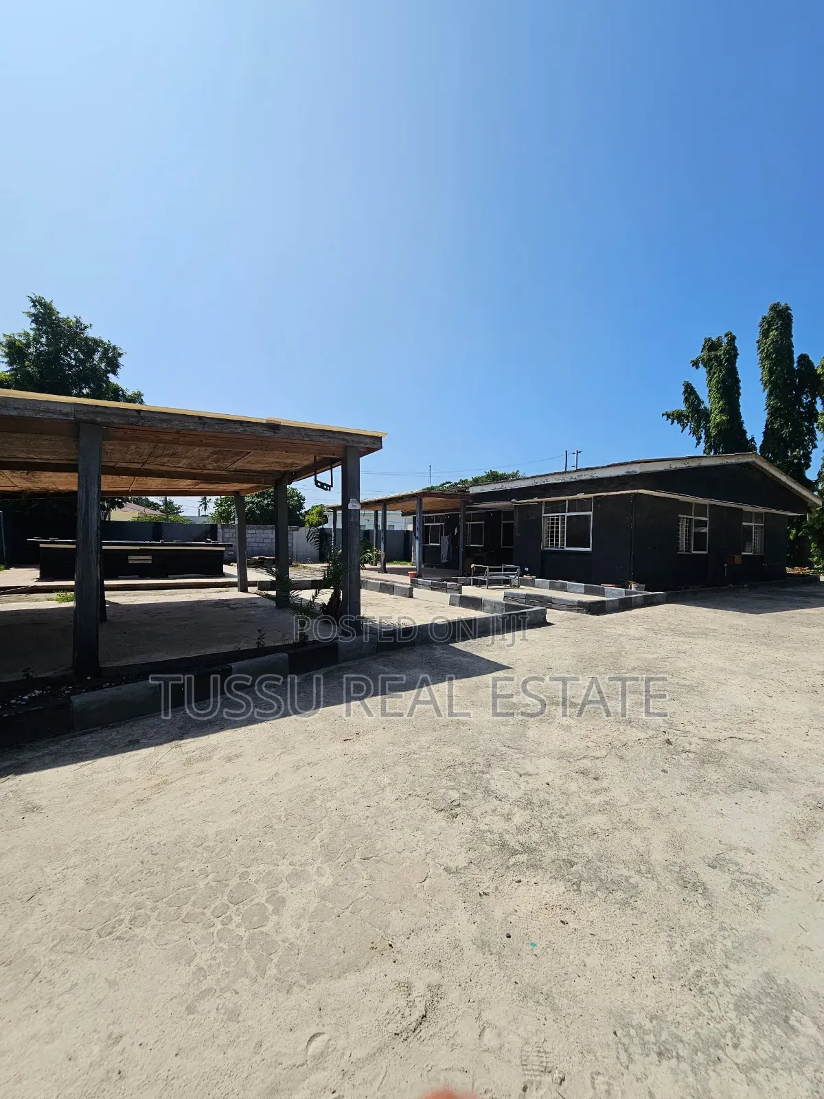 Plot/Old House for Sale in Mikochen A in Mikocheni