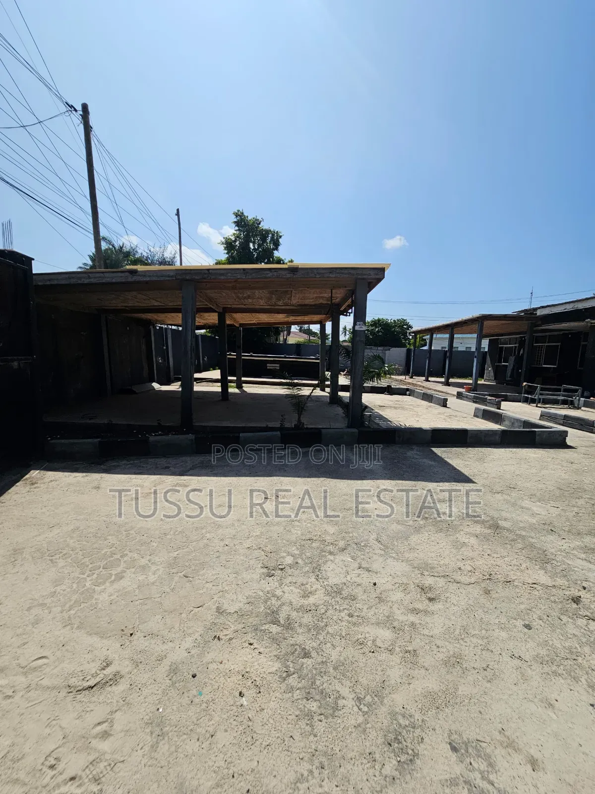 Plot/Old House for Sale in Mikochen A in Mikocheni