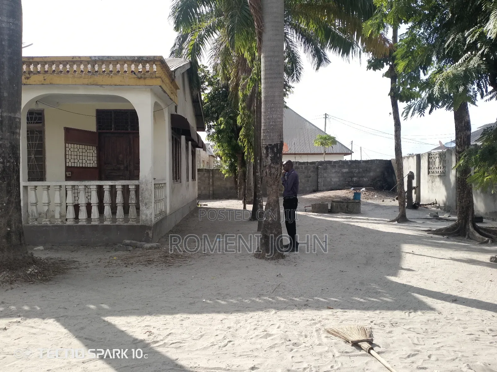6bdrm Apartment in Tanzania Daresalaam, Ilala for sale in Ilala