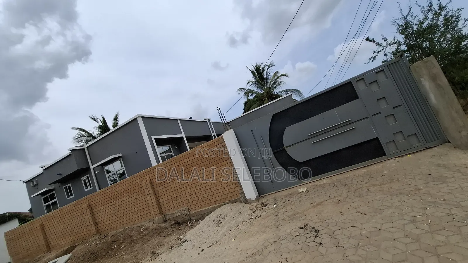 6bdrm Apartment in Madale Atlasi, Kinondoni for sale in Kinondoni