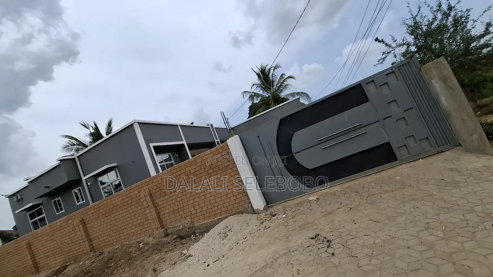 6bdrm Apartment in Madale Atlasi, Kinondoni for sale in Kinondoni