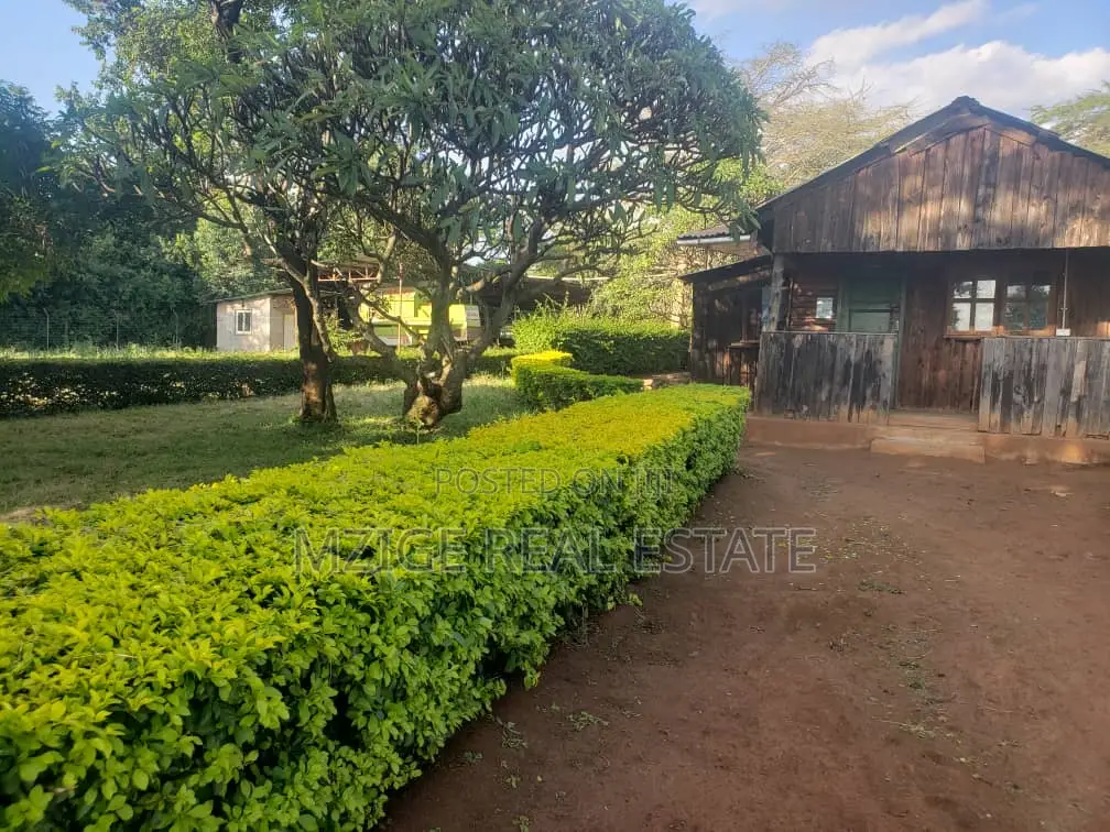 756 Acres Farm Within the Wildlife Corridor 4 Sale in West Kilimanjaro in Sanya Juu