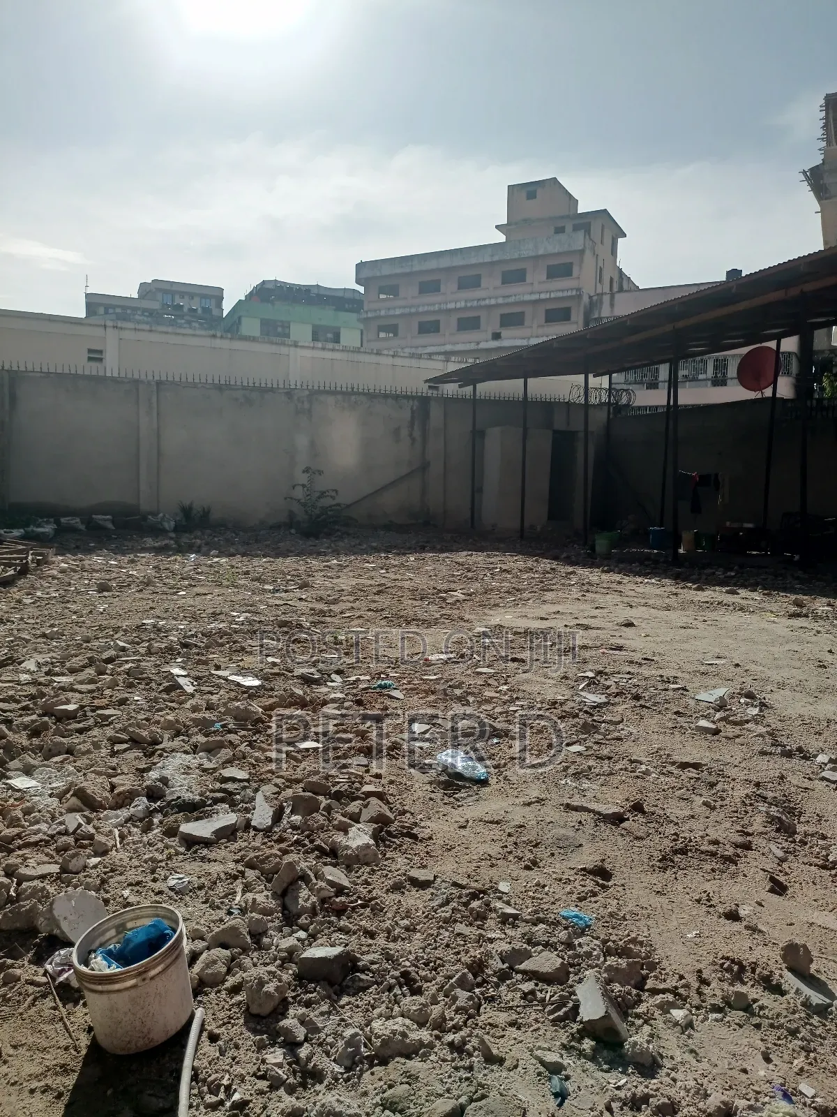 Eneo Kubwa Linakodishwa Kariakoo Ndani Ya Geti in Kariakoo