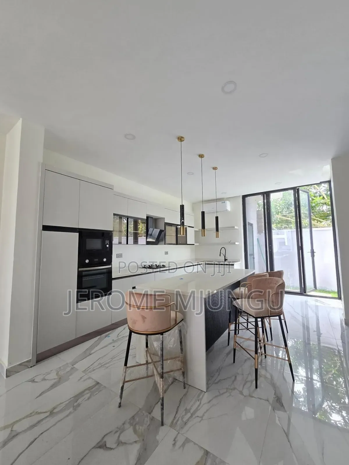Furnished 5bdrm Villa in Oyster Bay for rent in Oyster Bay