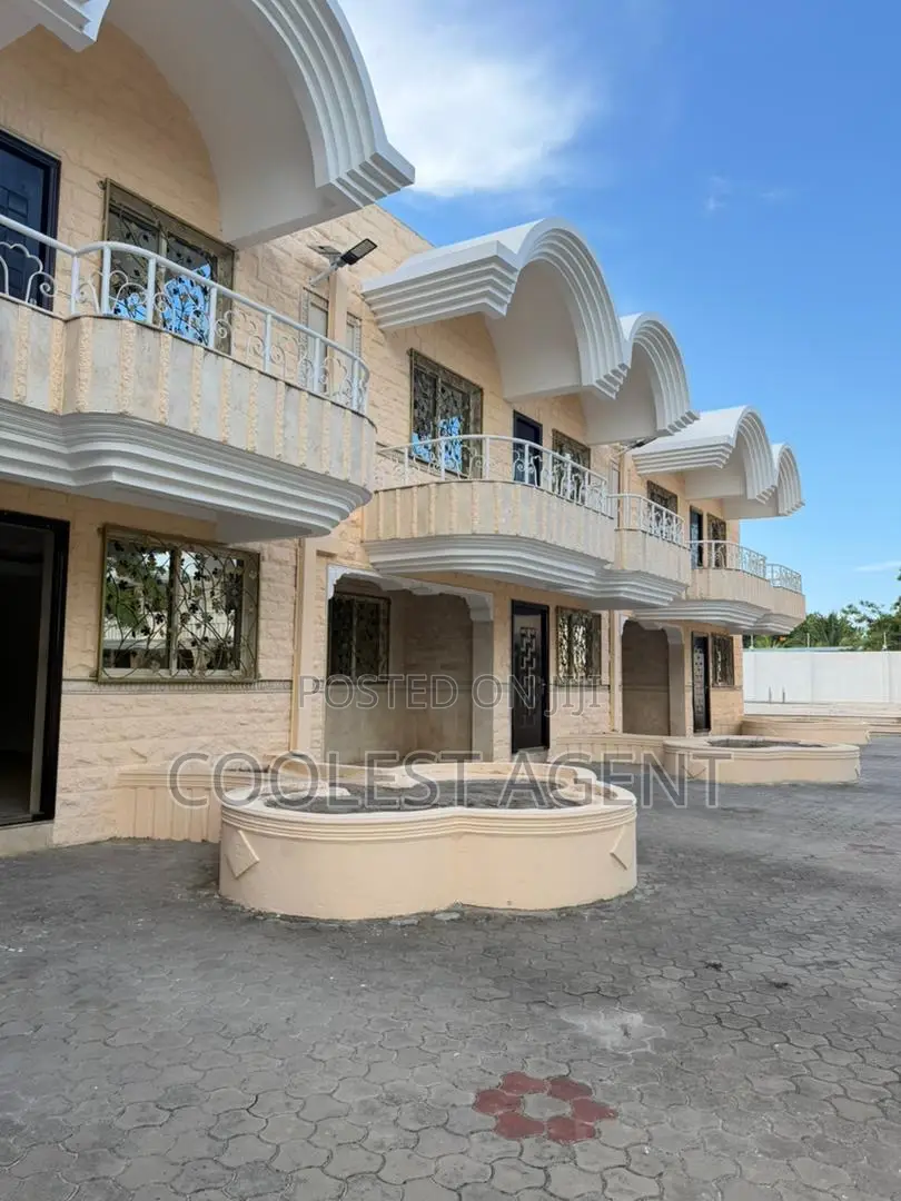 20bdrm Villa in Coolest Estate, Masaki for rent in Masaki