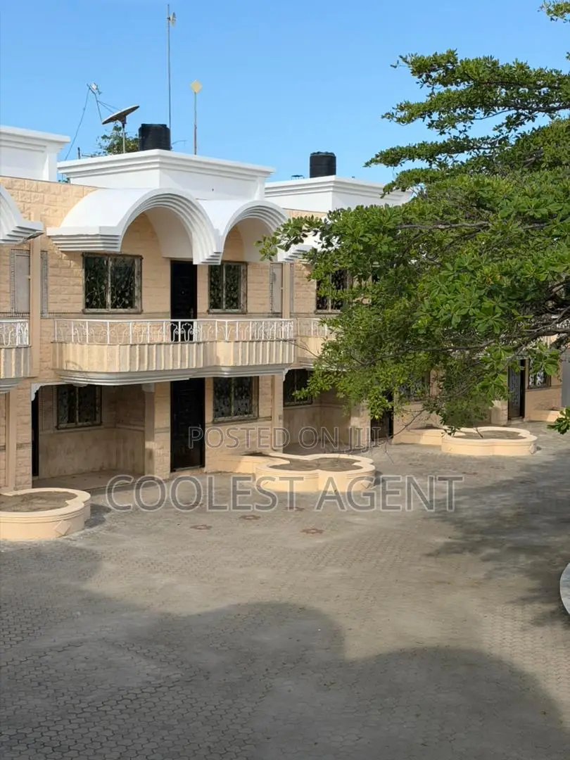 20bdrm Villa in Coolest Estate, Masaki for rent in Masaki