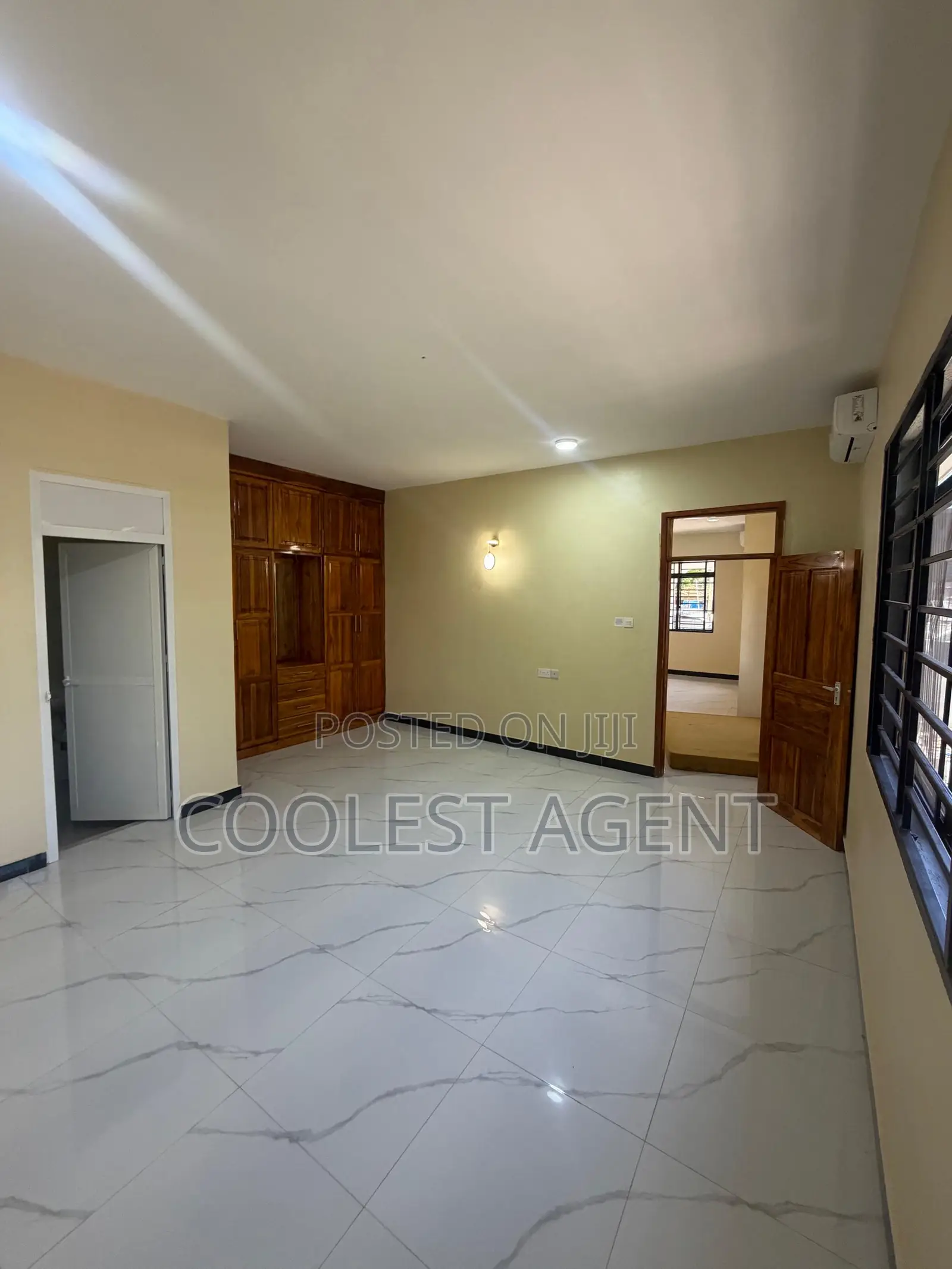 7bdrm Duplex in Coolest Estate, Oyster Bay for rent in Oyster Bay