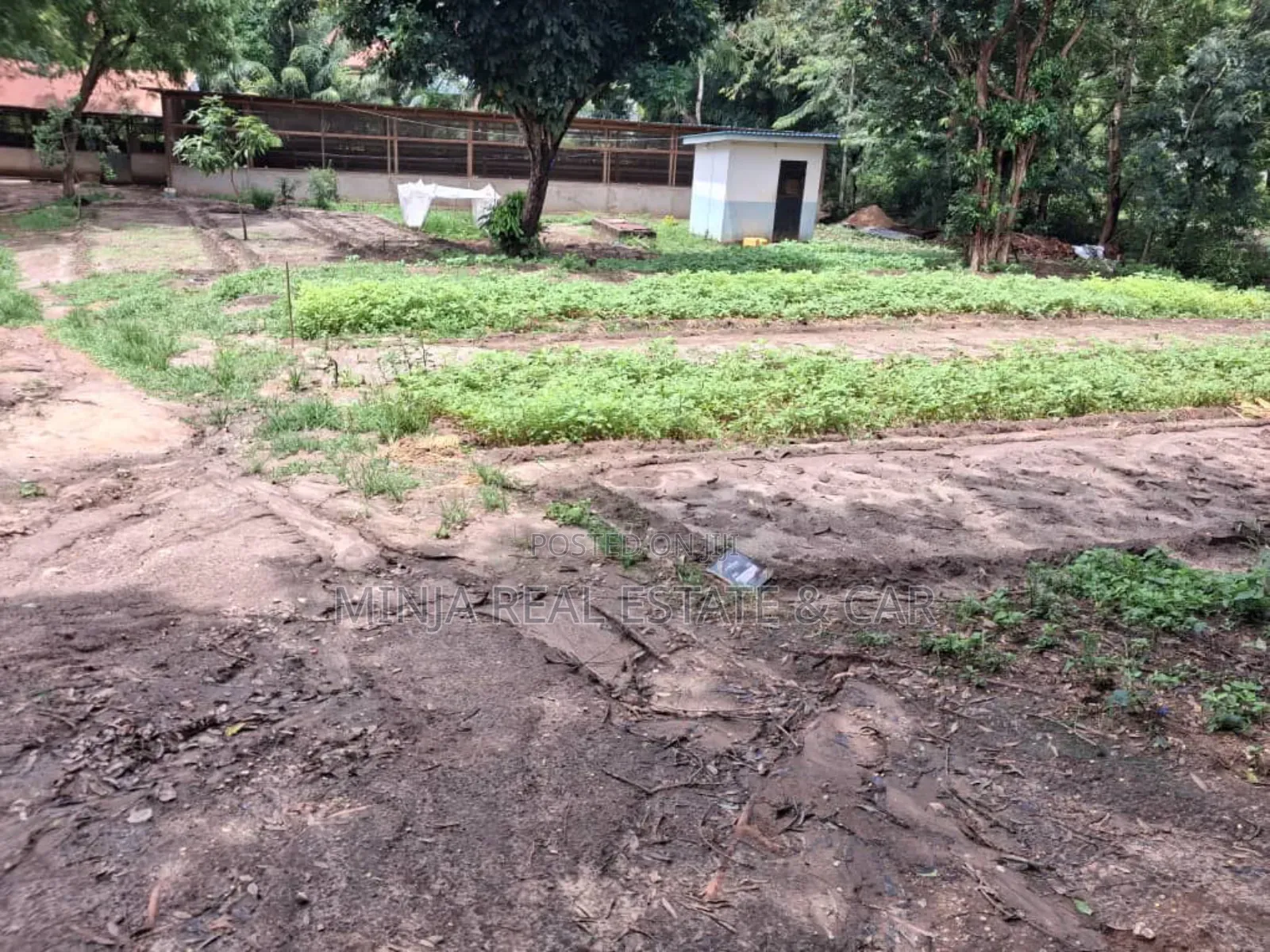 Kiwanja Kinauzwa Kwa Mnada Bei Nzuri Sana Goba Njia Nne in Goba