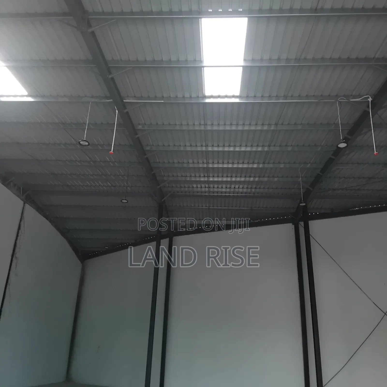 580 SQM Warehouse for Rent in Tabata