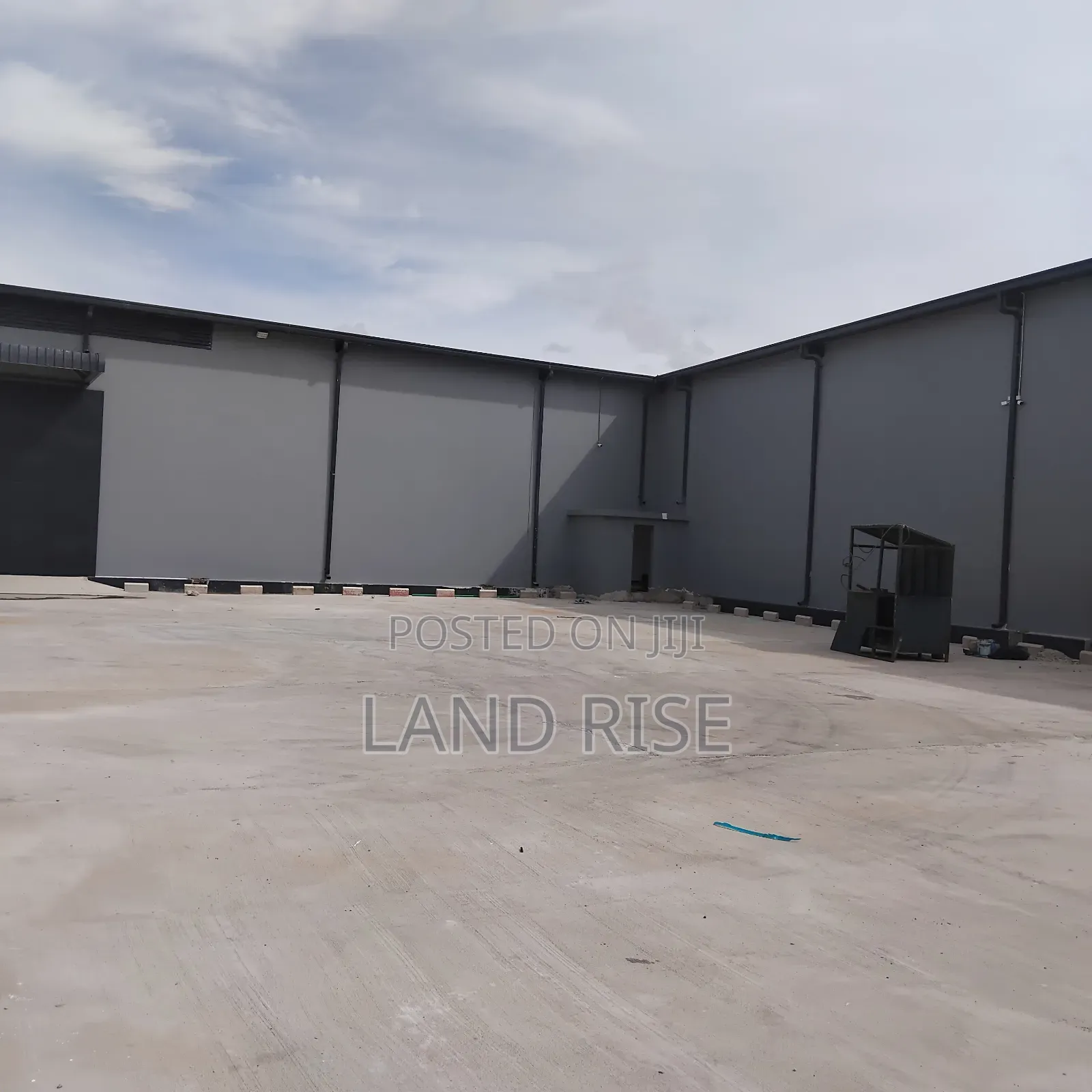 580 SQM Warehouse for Rent in Tabata