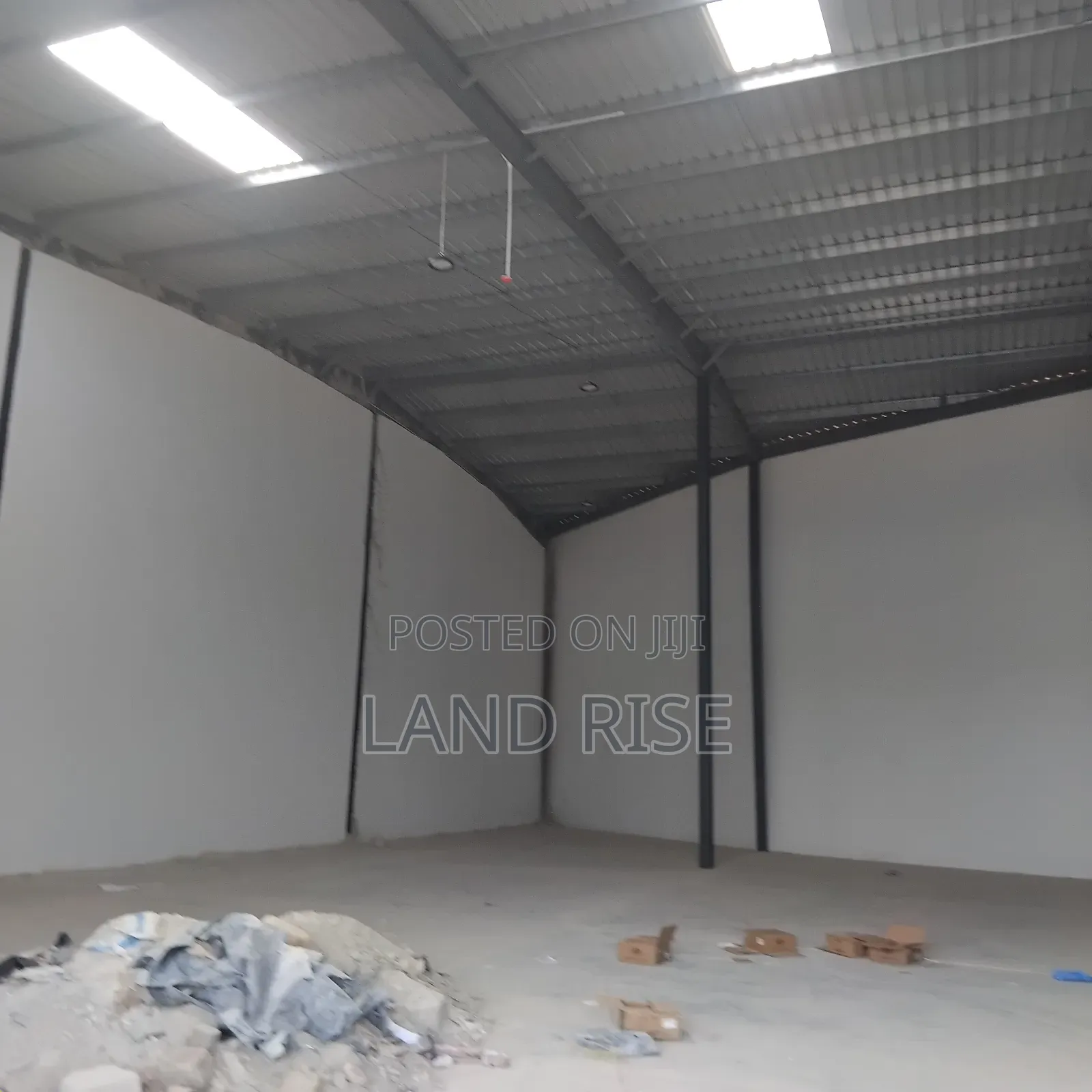 580 SQM Warehouse for Rent in Tabata